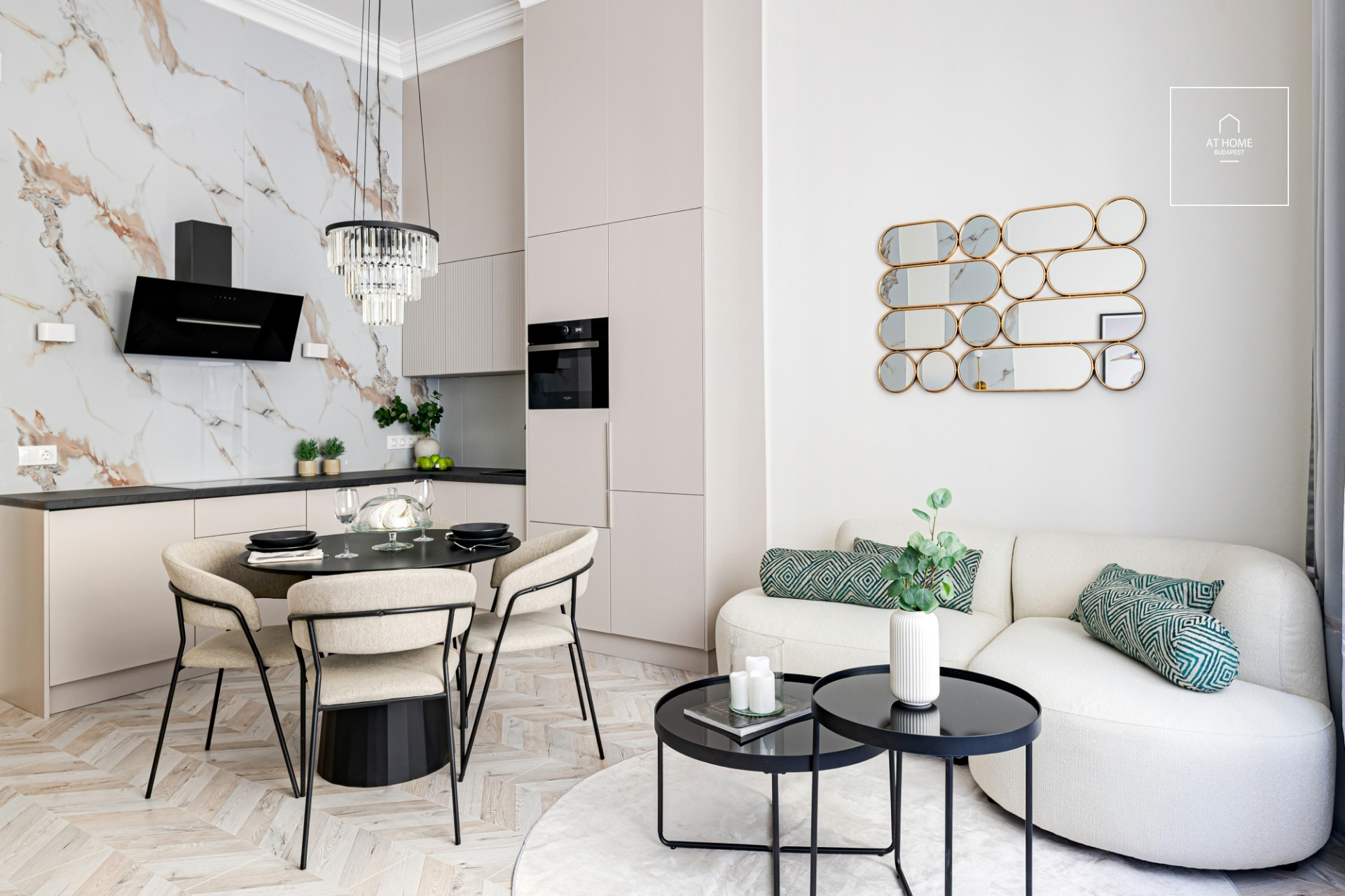 Beautiful, renovated 56 sqm apartment for sale in Újlipótváros, Budapest’s 13th district.