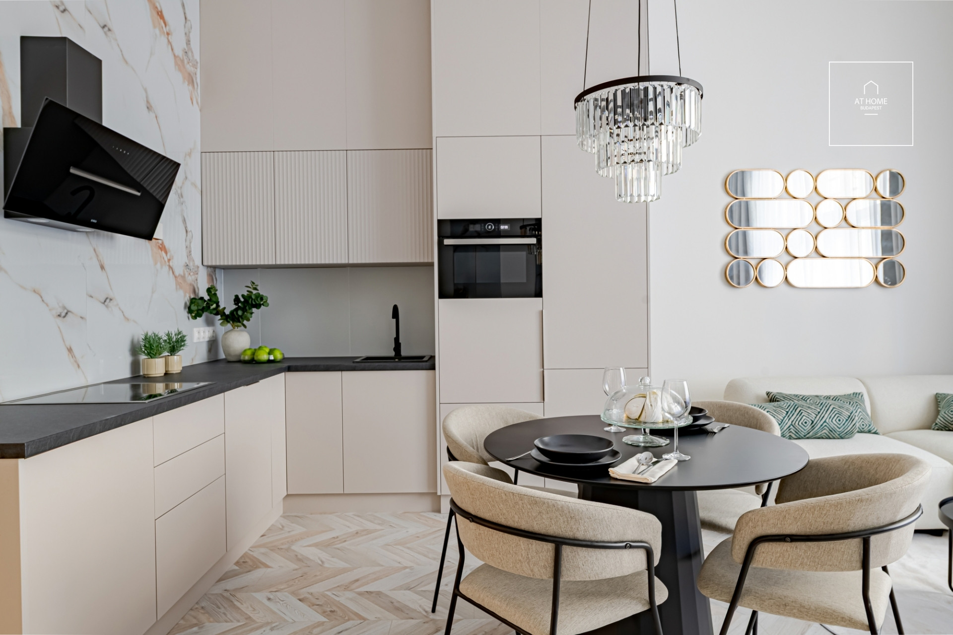 Beautiful, renovated 56 sqm apartment for sale in Újlipótváros, Budapest’s 13th district.