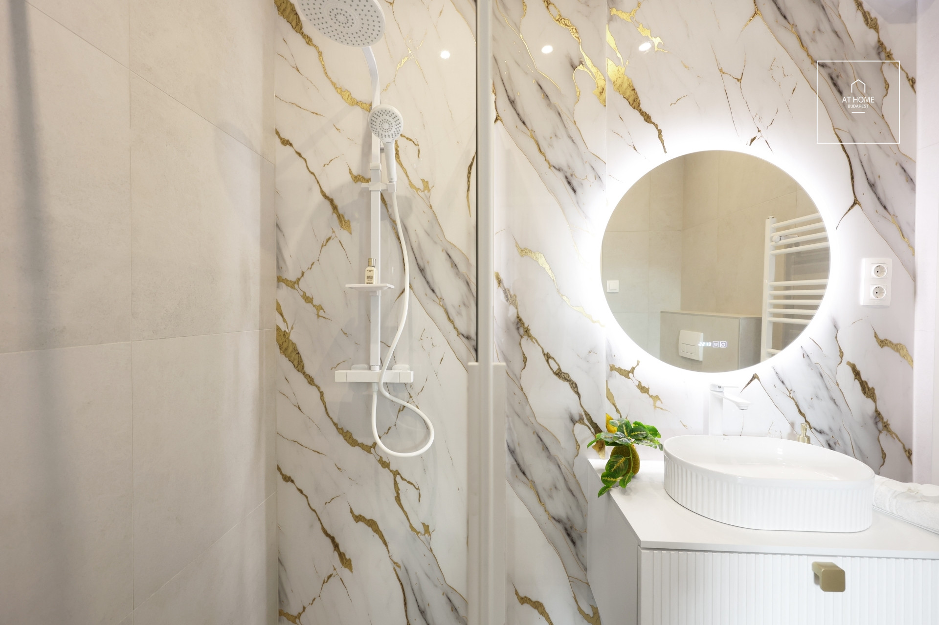 Beautiful, renovated 56 sqm apartment for sale in Újlipótváros, Budapest’s 13th district.