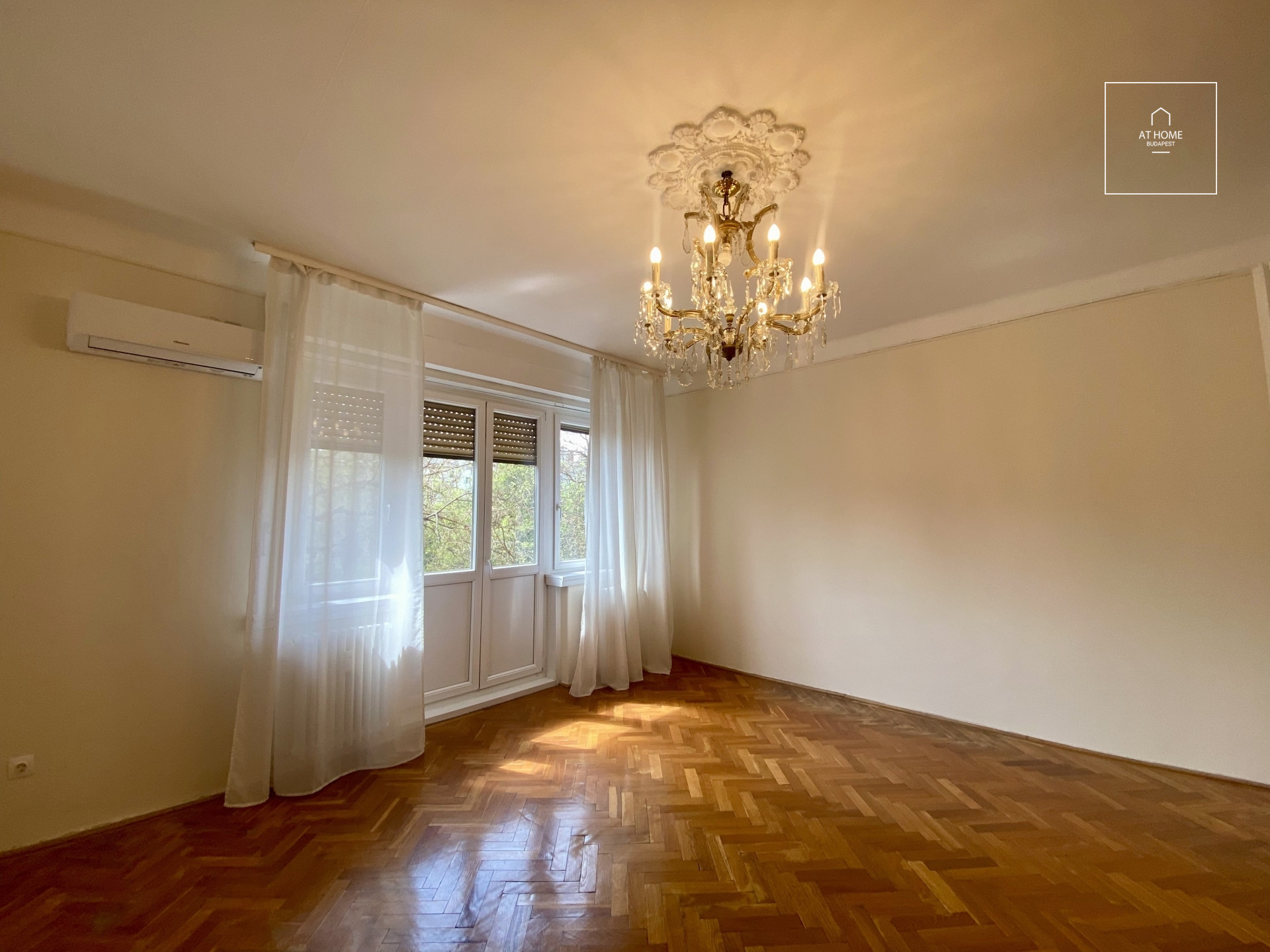 Renovated 95 sqm second-floor apartment in District I