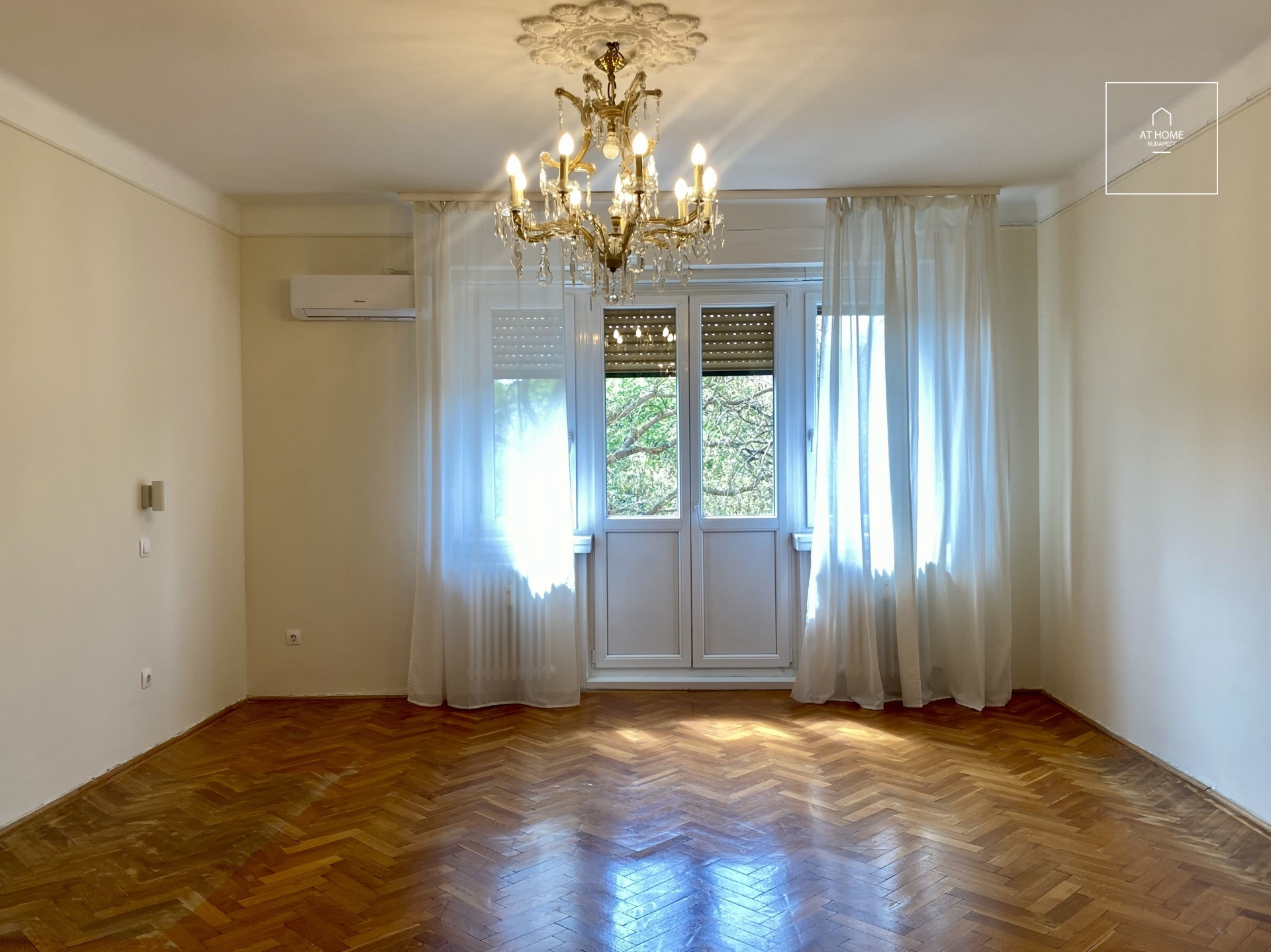 Renovated 95 sqm second-floor apartment in District I