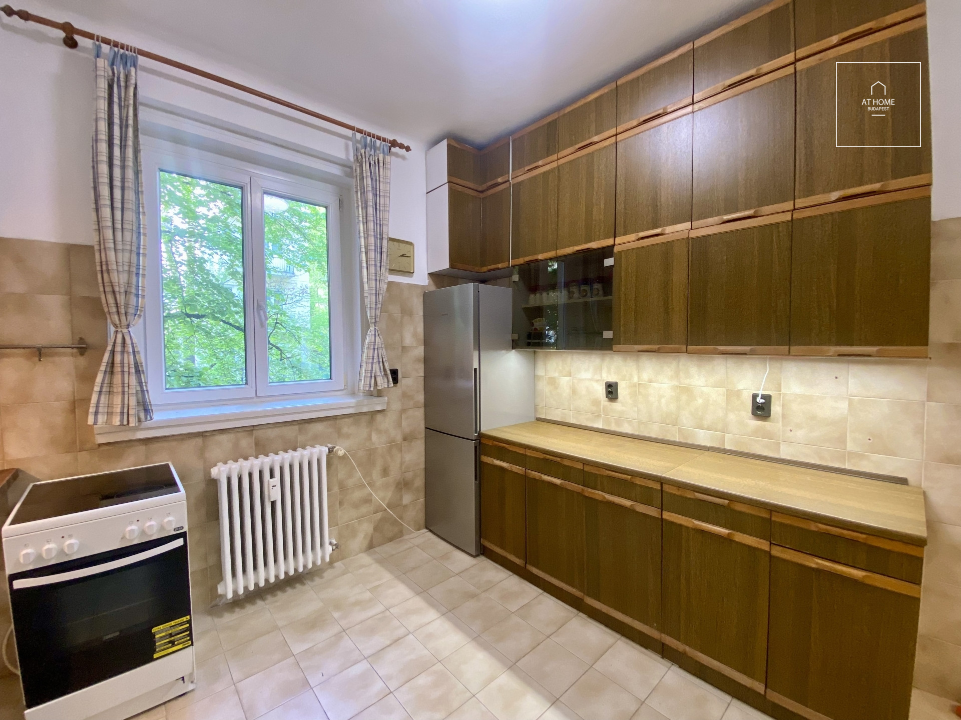 Renovated 95 sqm second-floor apartment in District I