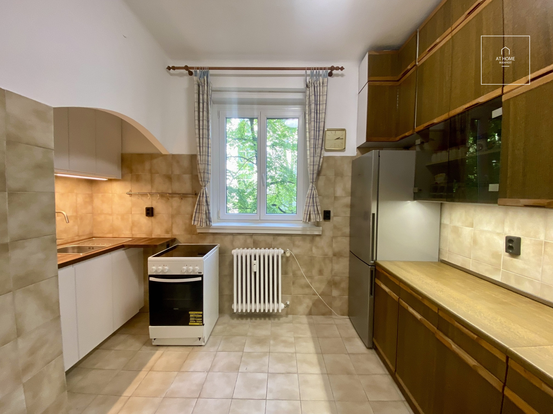 Renovated 95 sqm second-floor apartment in District I