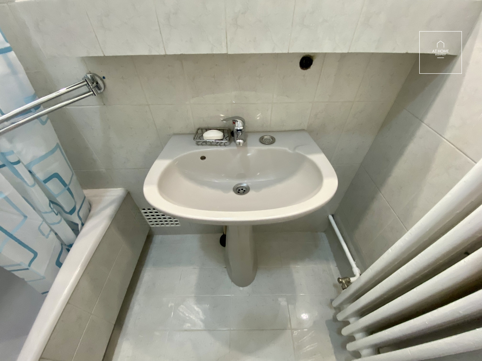 Renovated 95 sqm second-floor apartment in District I