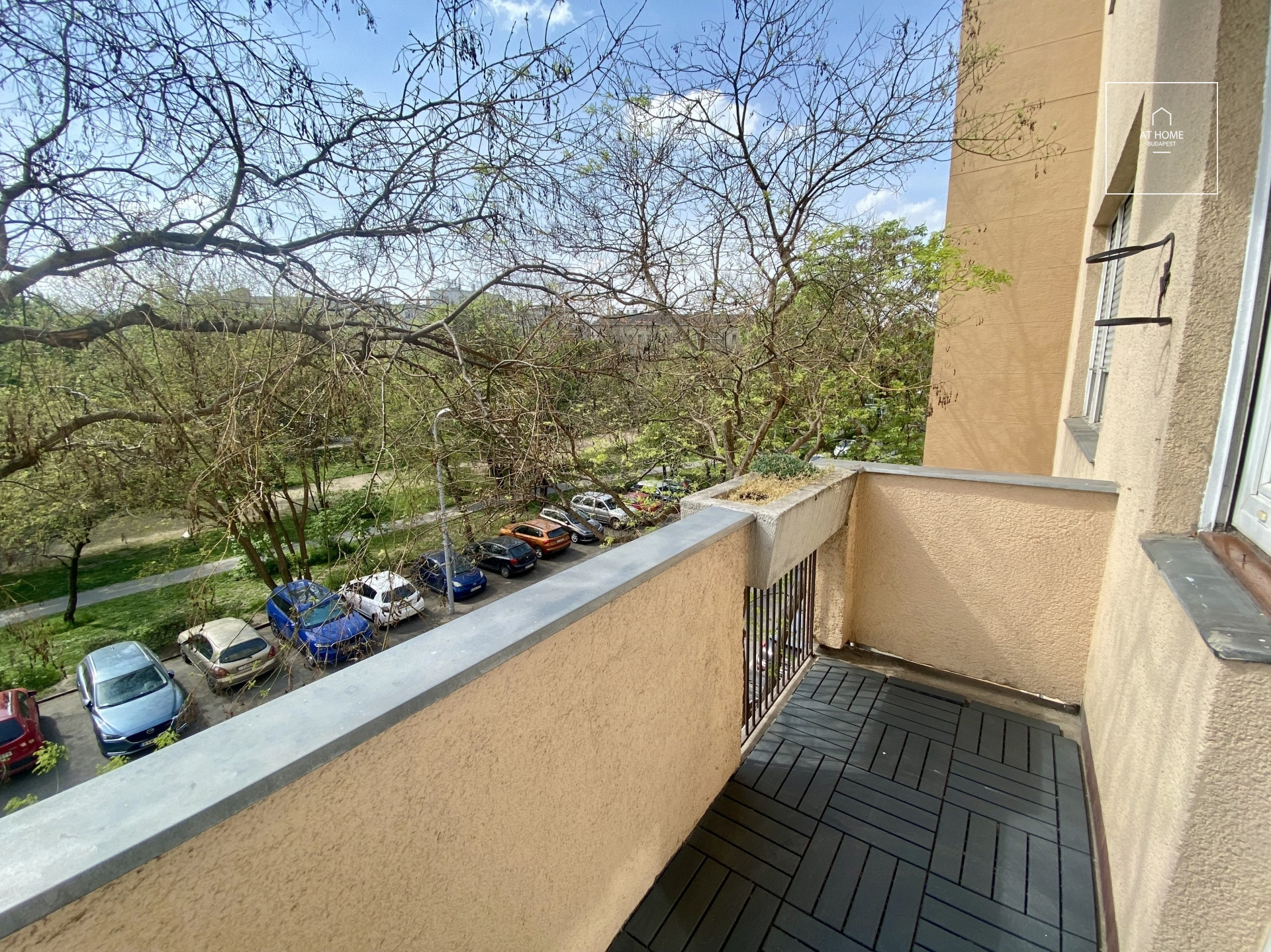 Renovated 95 sqm second-floor apartment in District I