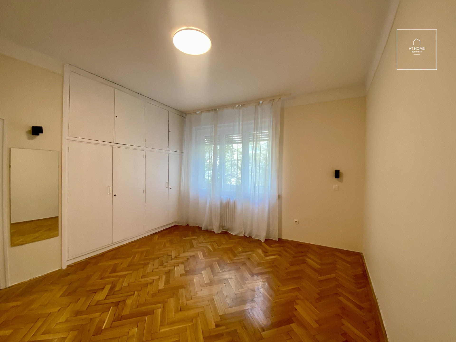 Renovated 95 sqm second-floor apartment in District I