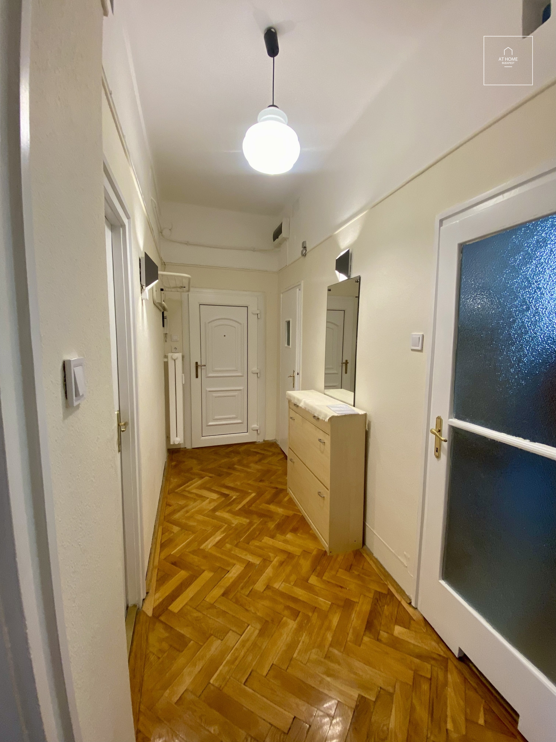 Renovated 95 sqm second-floor apartment in District I
