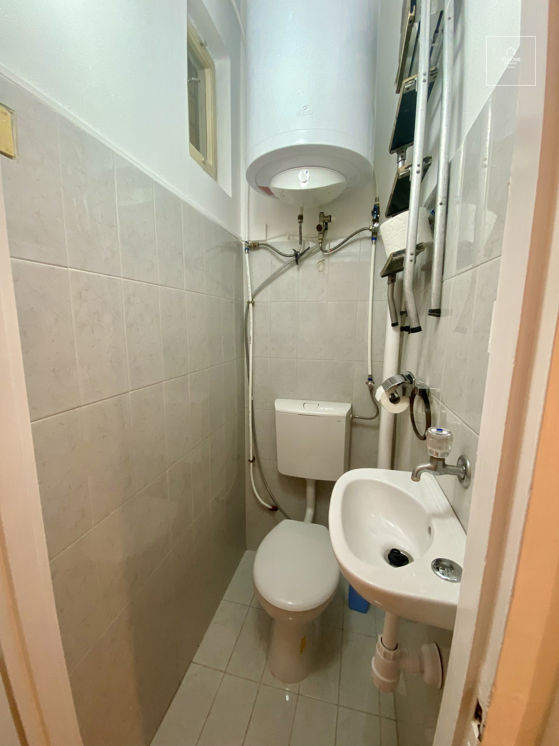 Renovated 95 sqm second-floor apartment in District I