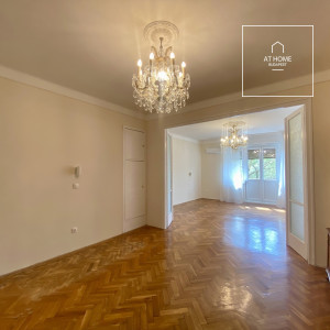 Renovated 95 sqm second-floor apartment in District I
