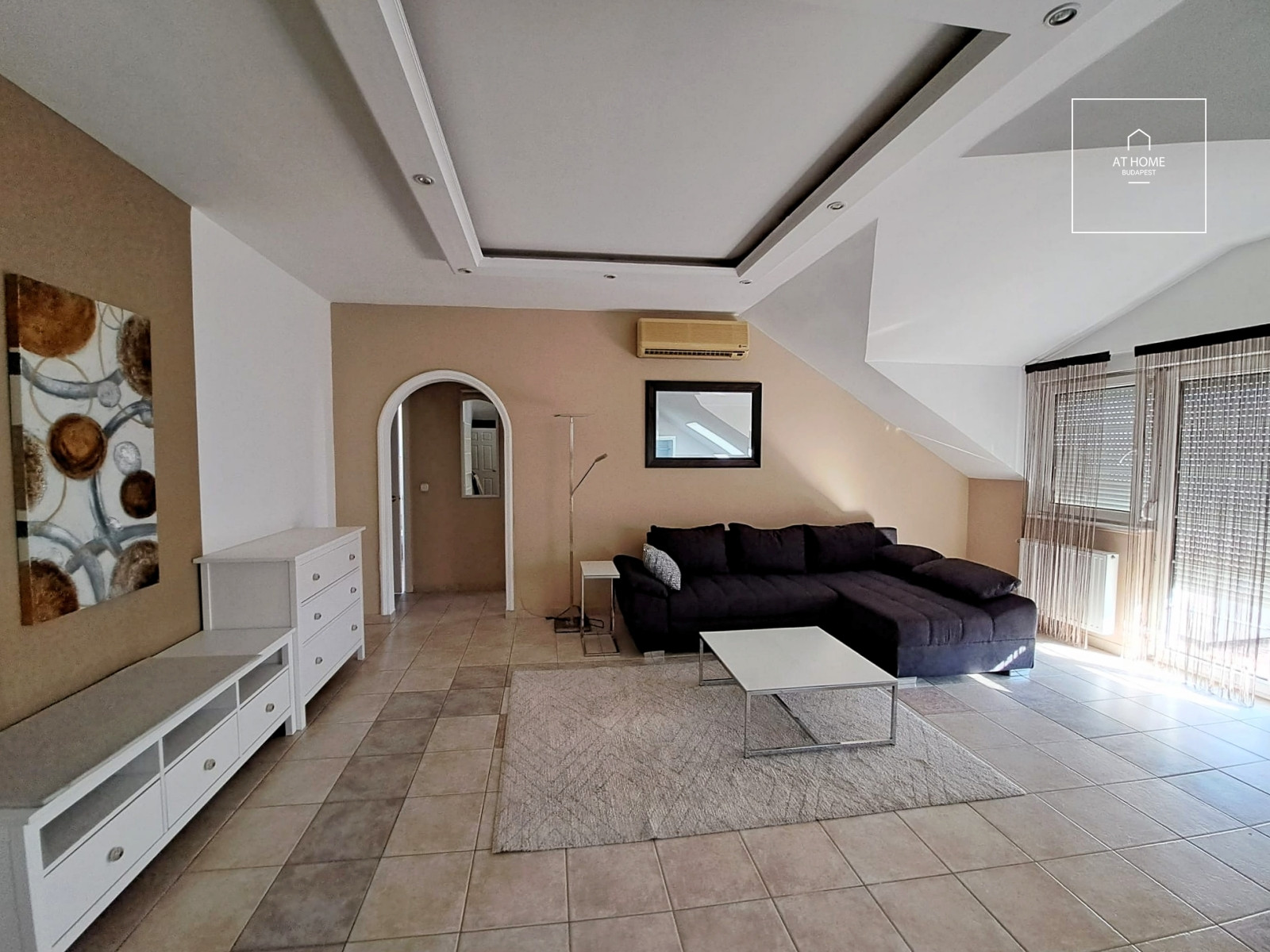 Panorámás, 120 nm-es kisállatbarát lakás 3 hálószobával a XI. kerületben