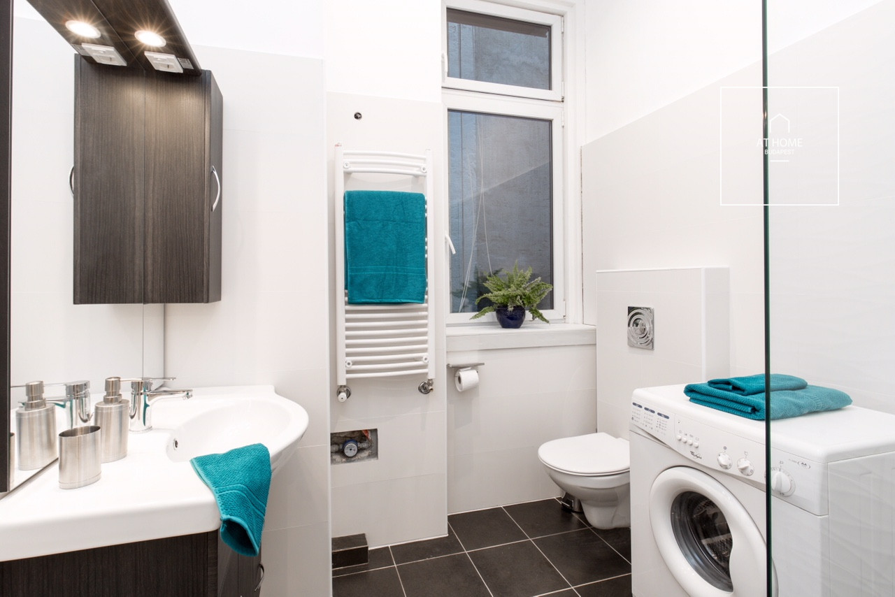 Refurbished 2-bedroom apartment for rent in downtown Budapest