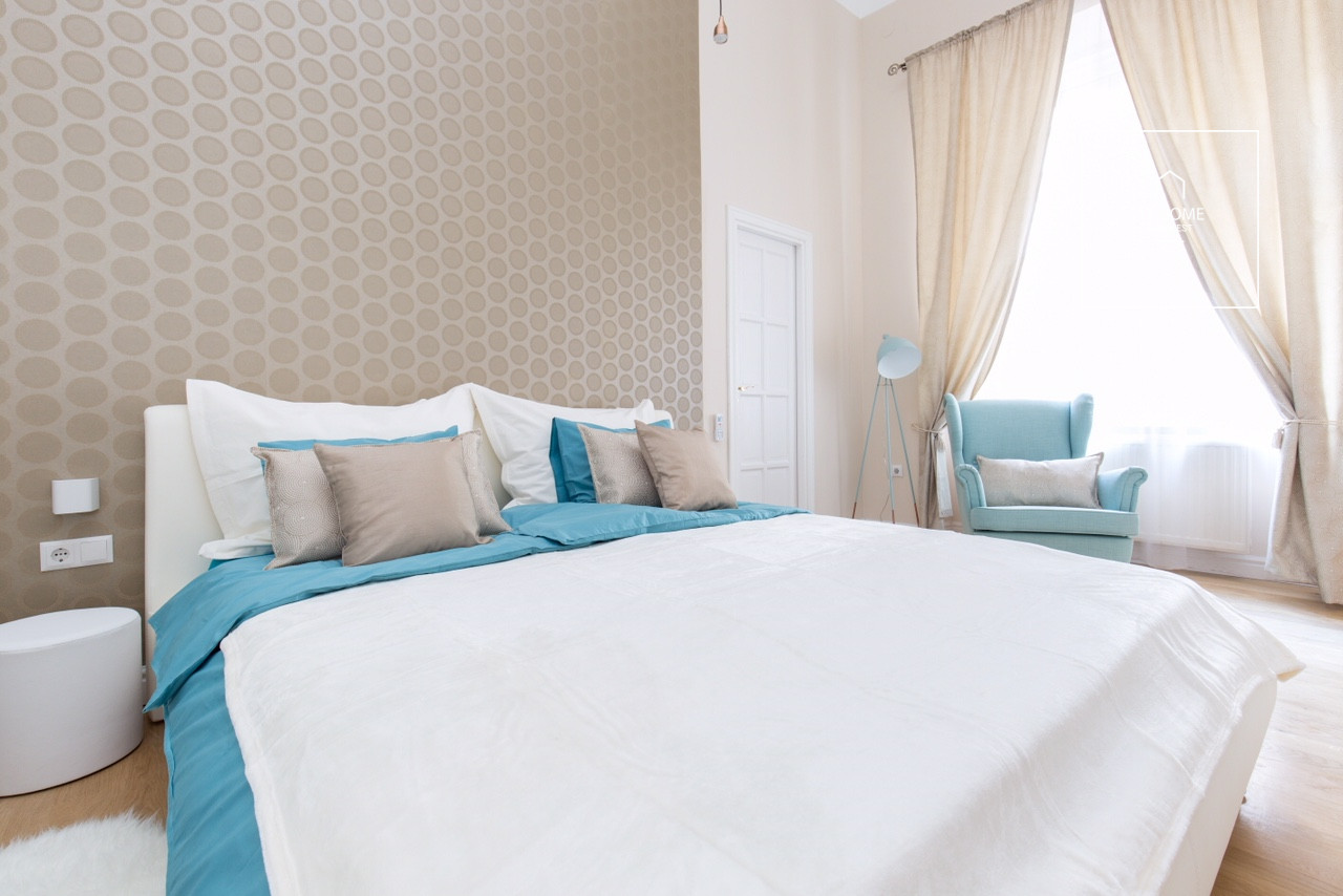 Refurbished 2-bedroom apartment for rent in downtown Budapest