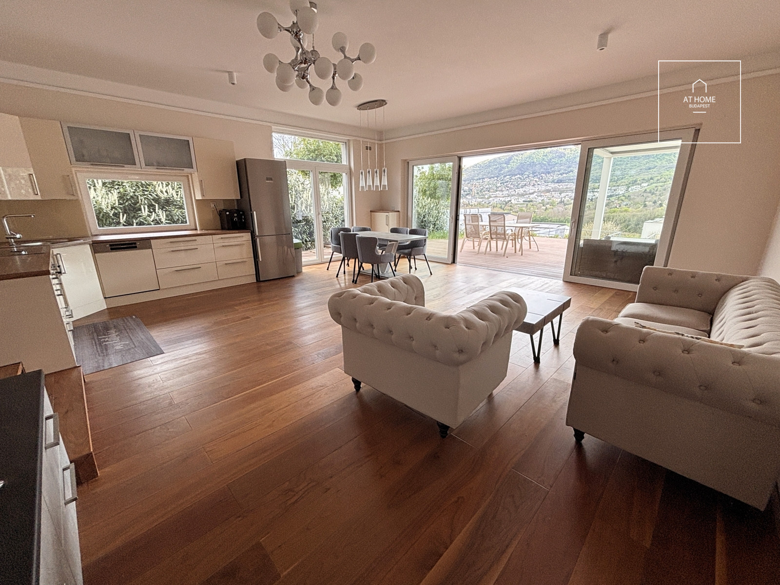 Luxurious Panoramic 221 sqm Smart Home for Rent in Aranyhegy, District III