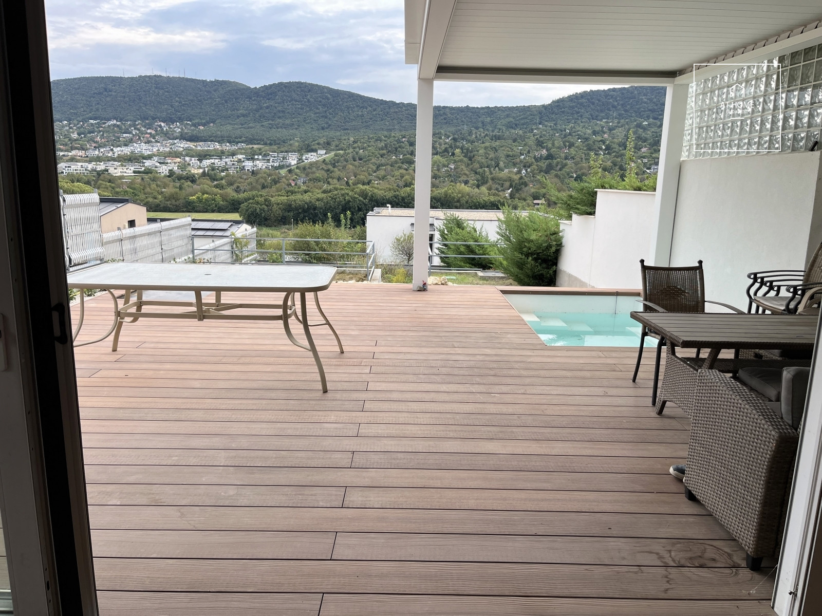 Luxurious Panoramic 221 sqm Smart Home for Rent in Aranyhegy, District III