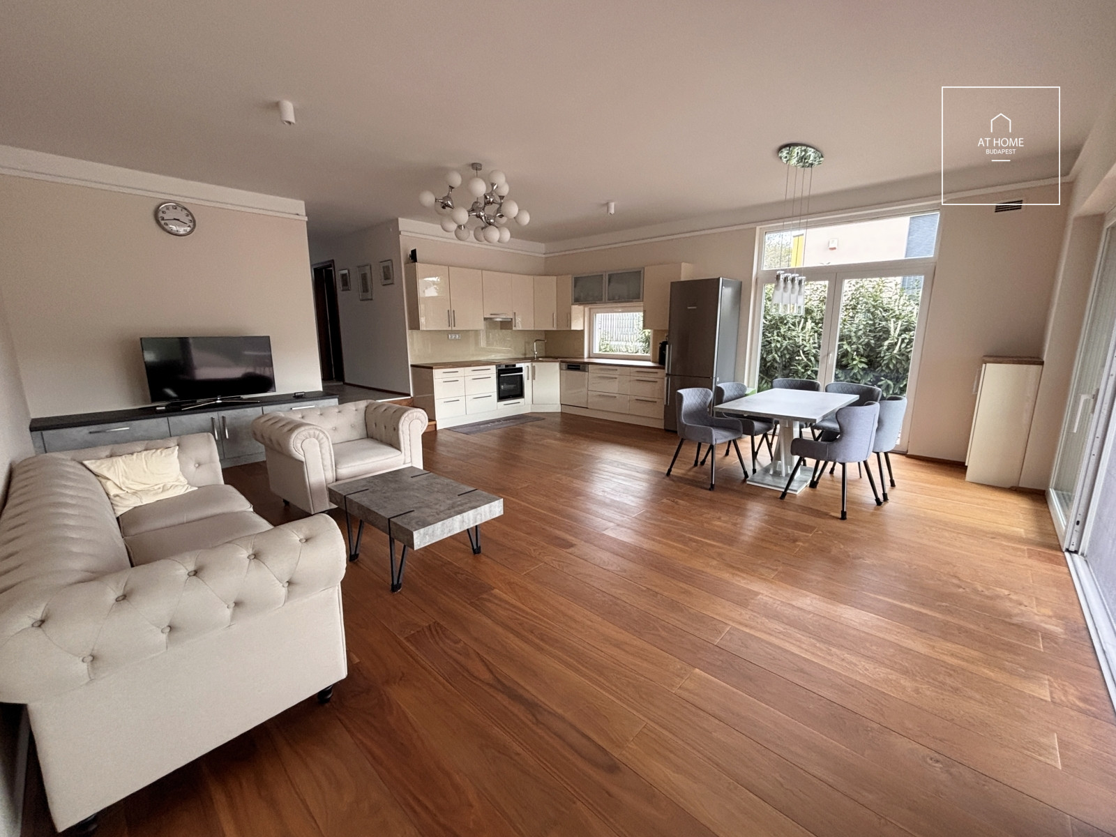 Luxurious Panoramic 221 sqm Smart Home for Rent in Aranyhegy, District III