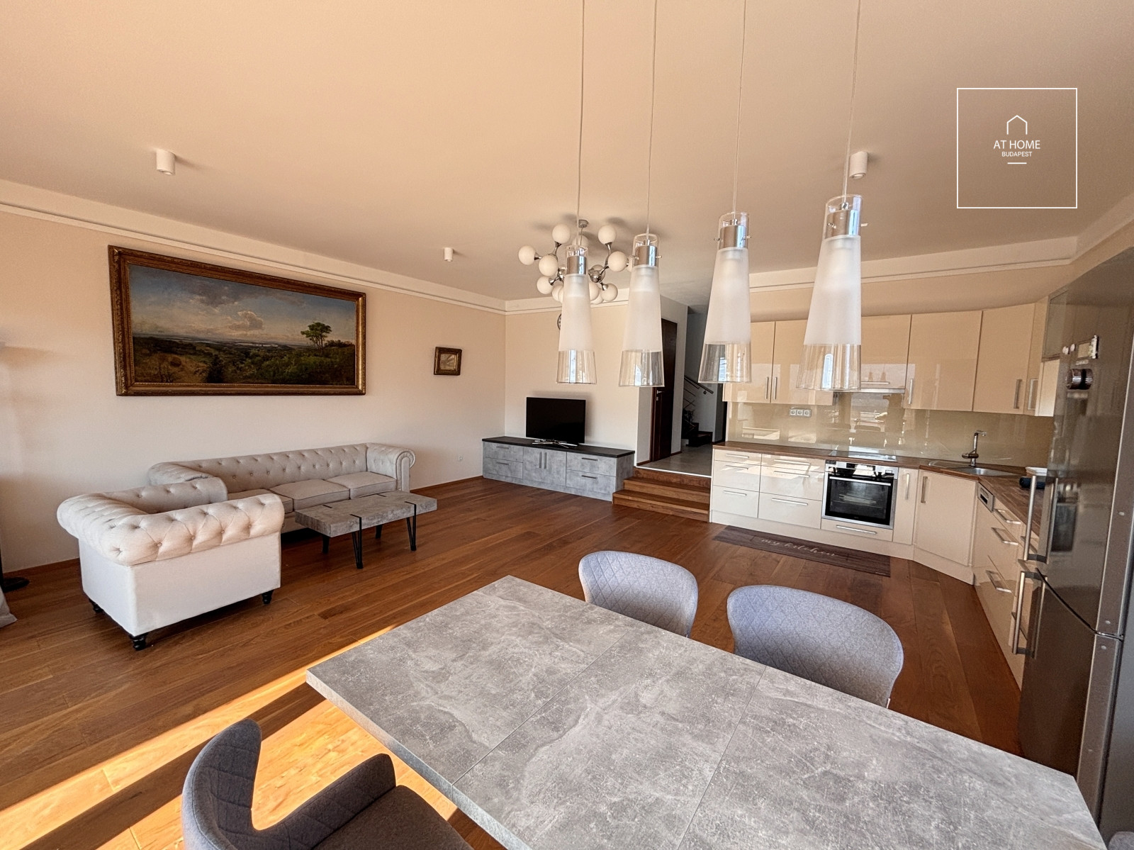 Luxurious Panoramic 221 sqm Smart Home for Rent in Aranyhegy, District III