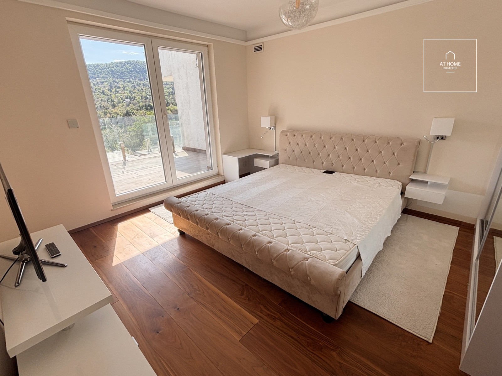 Panorámás, 221 nm-es luxus okosotthon kiadó Aranyhegyen a III. kerületben