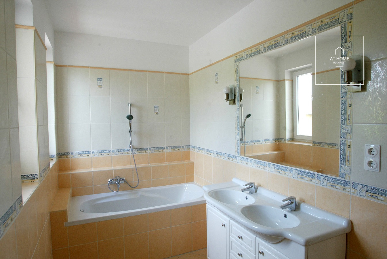 SEMI-DETACHED HOUSE FOR SALE II. DISTRICT TOP OF RÓZSADOMB