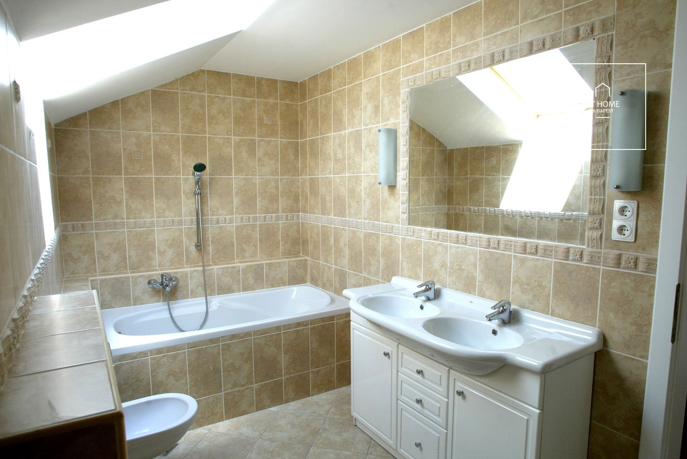 SEMI-DETACHED HOUSE FOR SALE II. DISTRICT TOP OF RÓZSADOMB