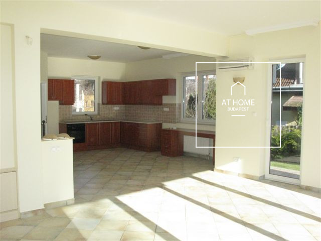 SEMI-DETACHED HOUSE FOR SALE II. DISTRICT TOP OF RÓZSADOMB