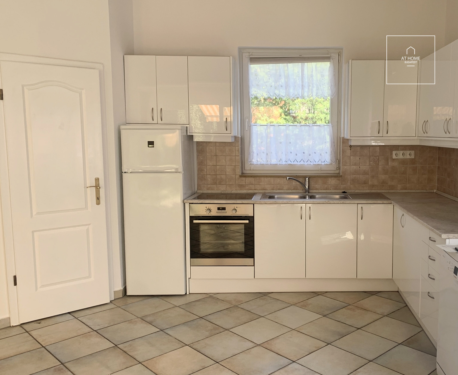 SEMI-DETACHED HOUSE FOR SALE II. DISTRICT TOP OF RÓZSADOMB