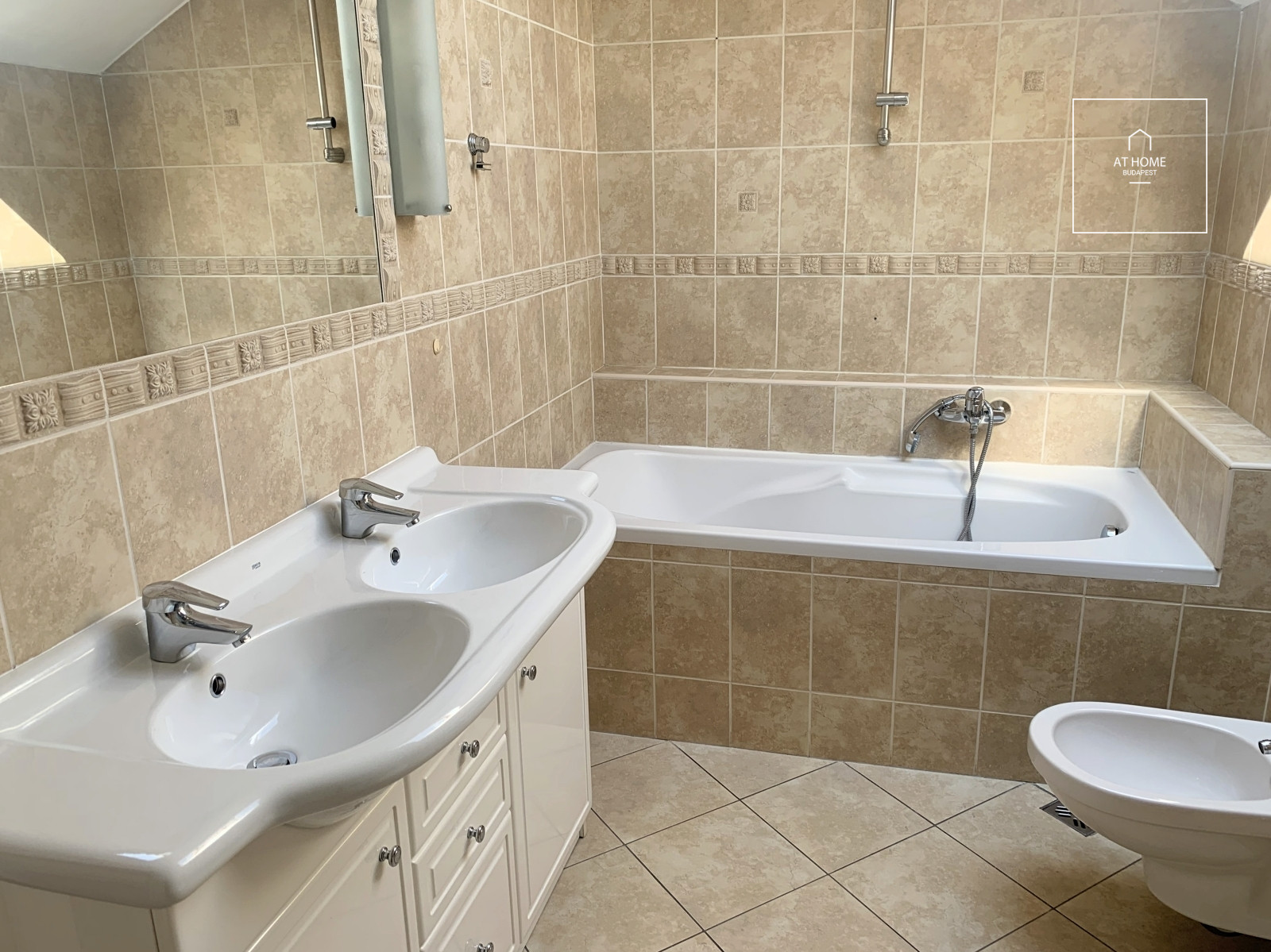 SEMI-DETACHED HOUSE FOR SALE II. DISTRICT TOP OF RÓZSADOMB