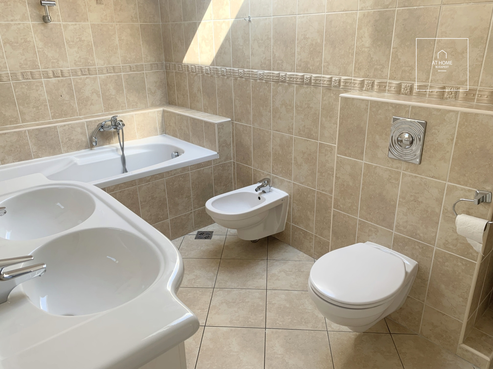 SEMI-DETACHED HOUSE FOR SALE II. DISTRICT TOP OF RÓZSADOMB