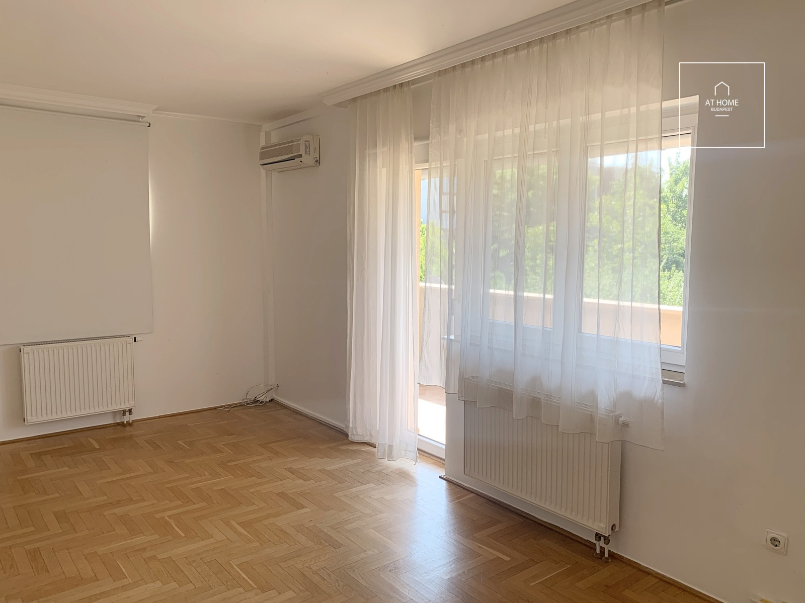 ELADÓ IKERHÁZ A II. KERÜLET RÓZSADOMB TETEJÉN