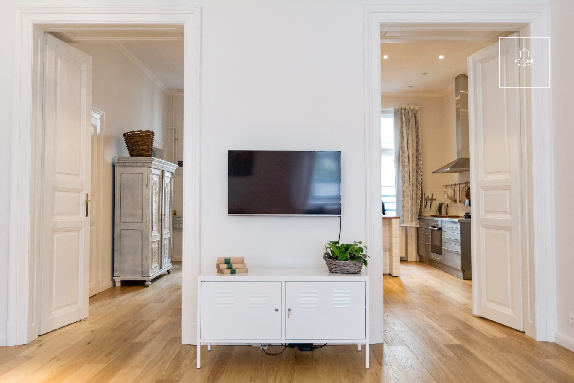 Three-bedroom stellar apartment for rent Budapest V. district, Inner City