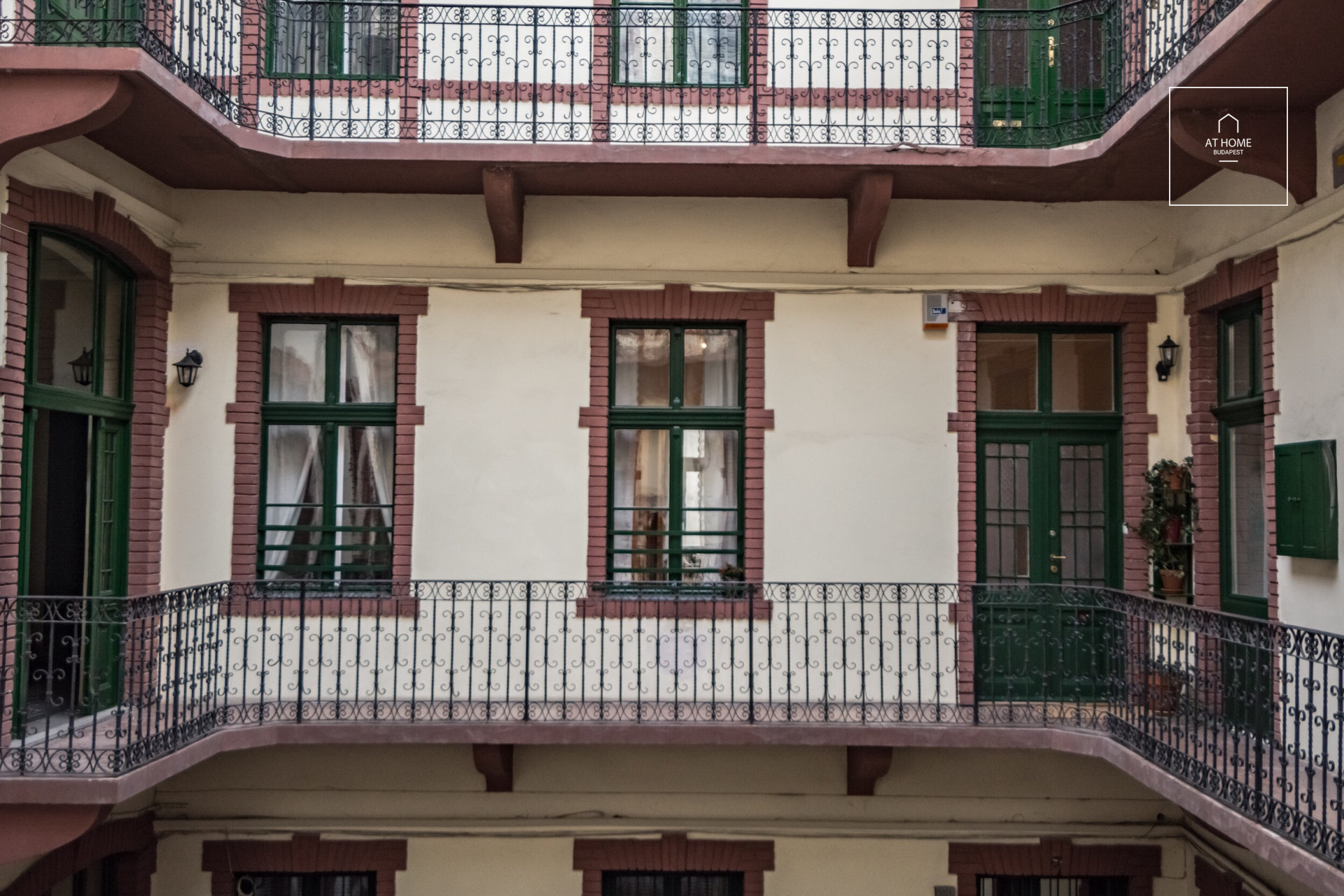 Three-bedroom stellar apartment for rent Budapest V. district, Inner City