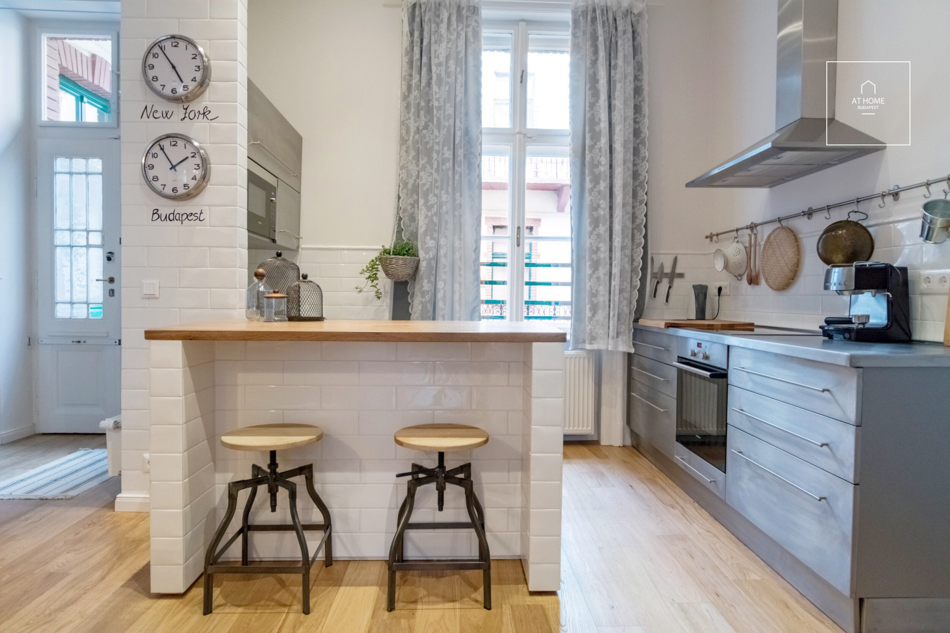 Three-bedroom stellar apartment for rent Budapest V. district, Inner City