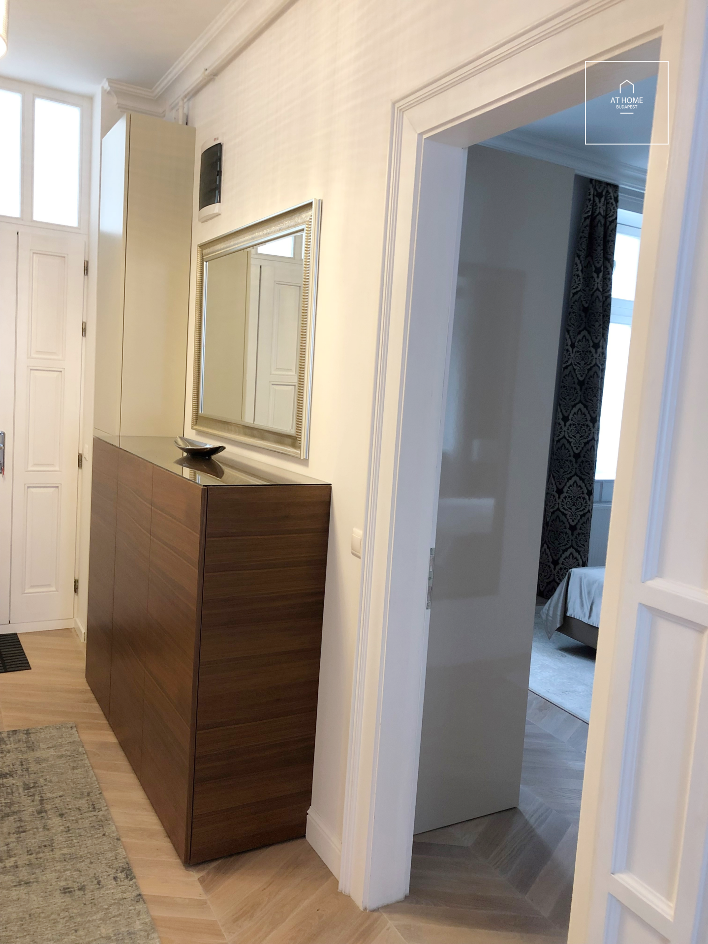 Renovated 90 sqm, 2-bedroom apartment for rent in Budapest’s 6th district