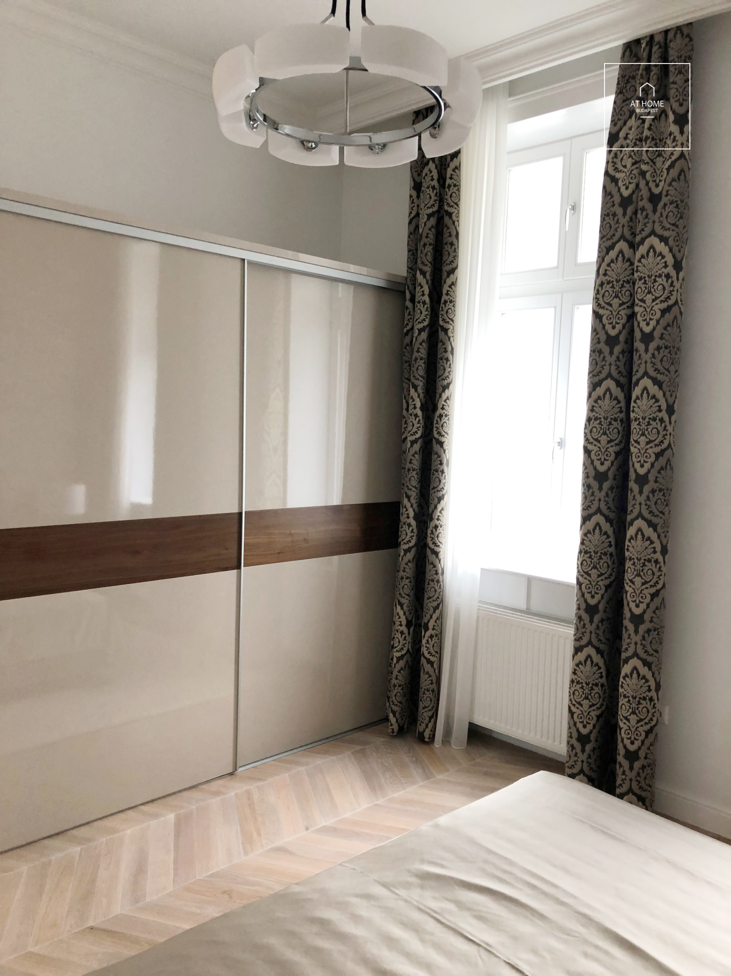 Renovated 90 sqm, 2-bedroom apartment for rent in Budapest’s 6th district