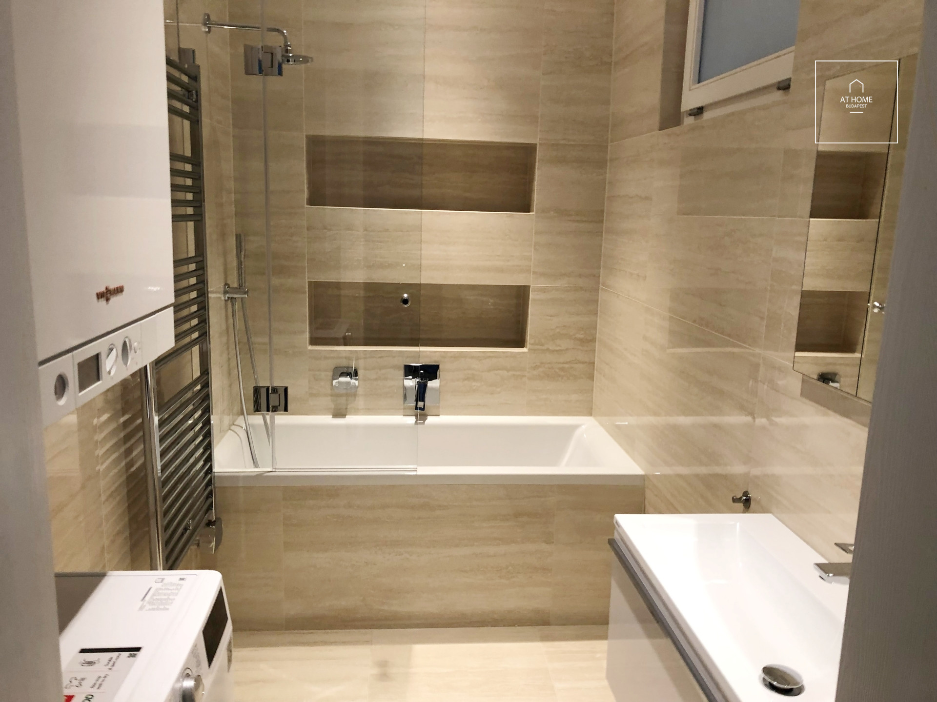 Renovated 90 sqm, 2-bedroom apartment for rent in Budapest’s 6th district