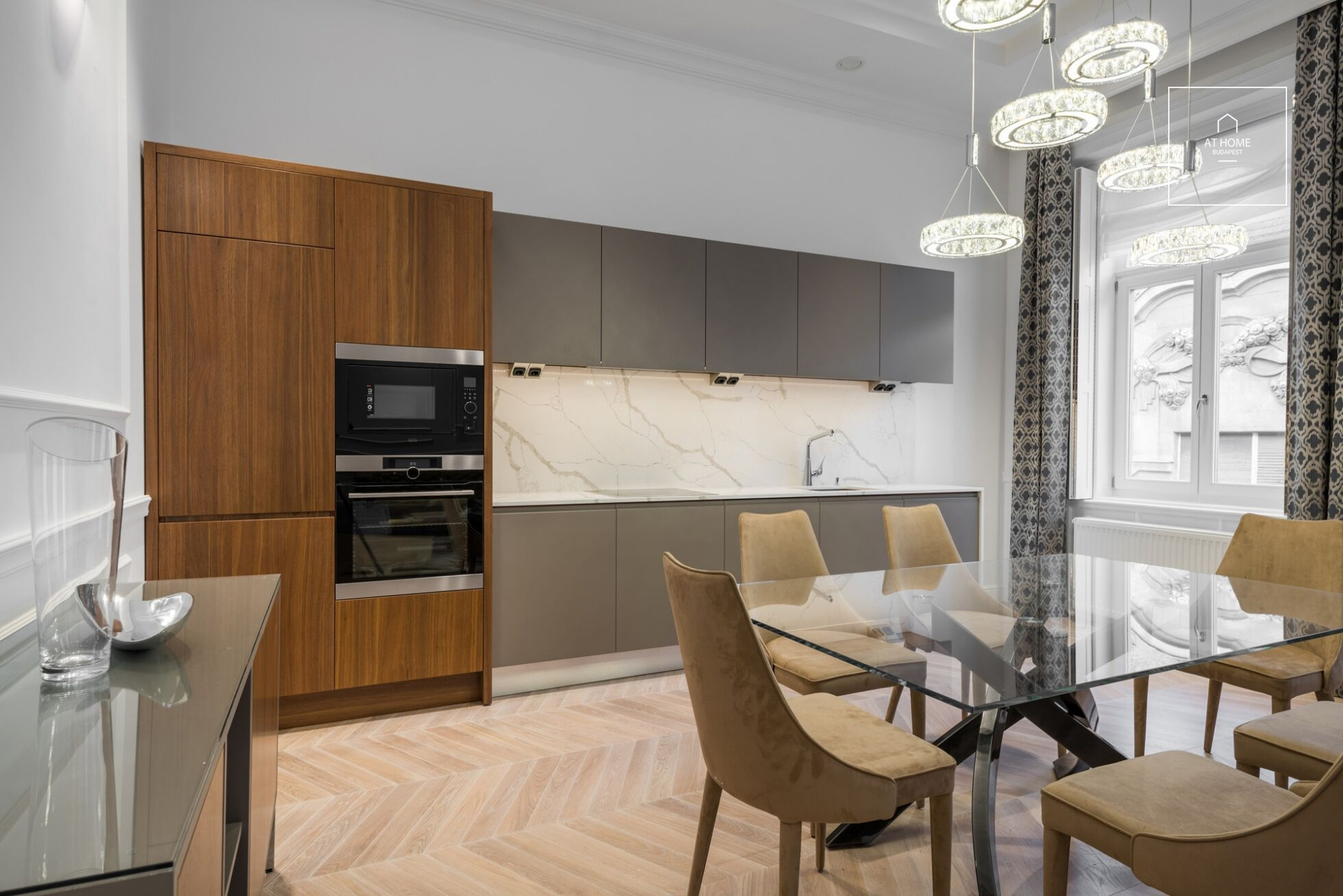 Renovated 90 sqm, 2-bedroom apartment for rent in Budapest’s 6th district