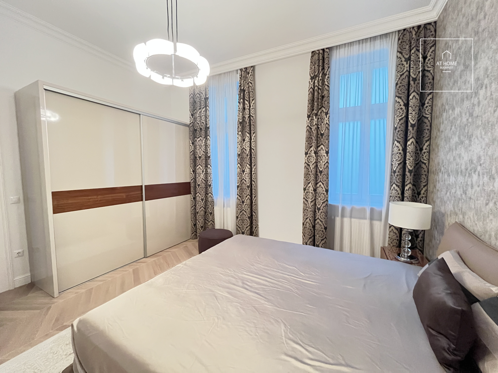 Renovated 90 sqm, 2-bedroom apartment for rent in Budapest’s 6th district