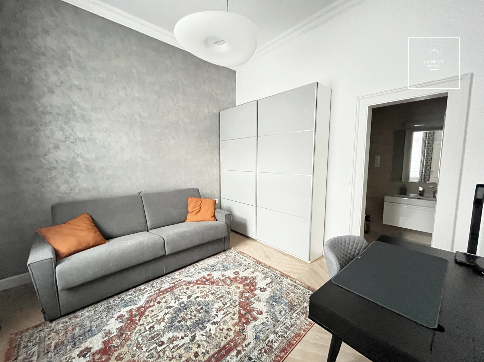 Renovated 90 sqm, 2-bedroom apartment for rent in Budapest’s 6th district