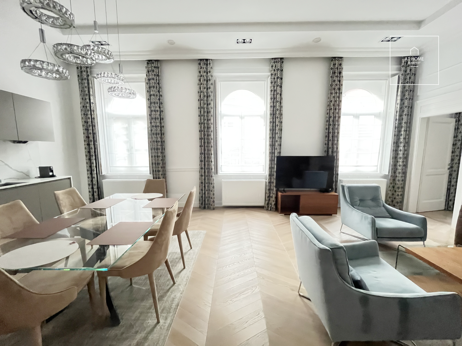 Renovated 90 sqm, 2-bedroom apartment for rent in Budapest’s 6th district