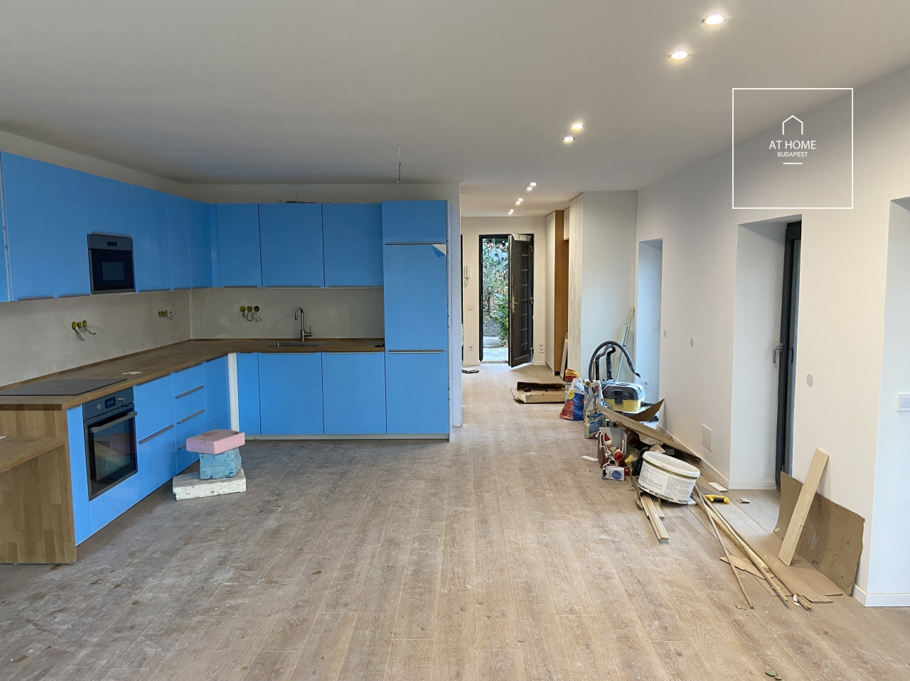 Renovated 4-story townhouse with a panoramic view of Buda in District XII, Zugliget