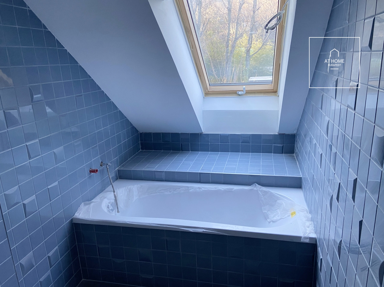 Renovated 4-story townhouse with a panoramic view of Buda in District XII, Zugliget