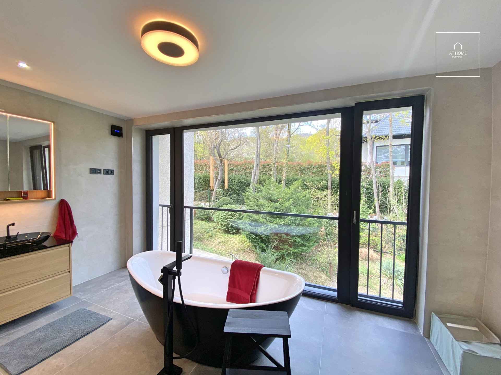 Renovated 4-story townhouse with a panoramic view of Buda in District XII, Zugliget