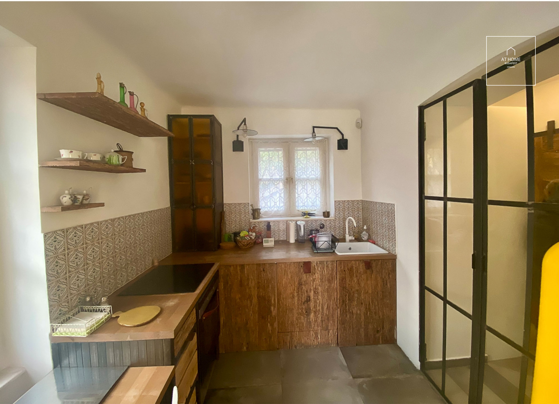 Charming 52 sqm Apartment with Terrace in District II, Rózsadomb