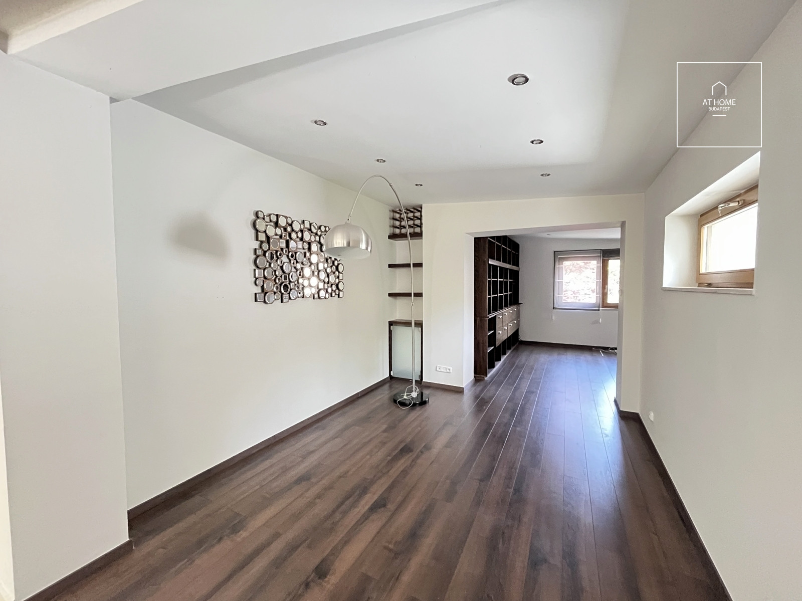 Family house with 5 bedrooms with garden and a two-car garage in Hidegkút