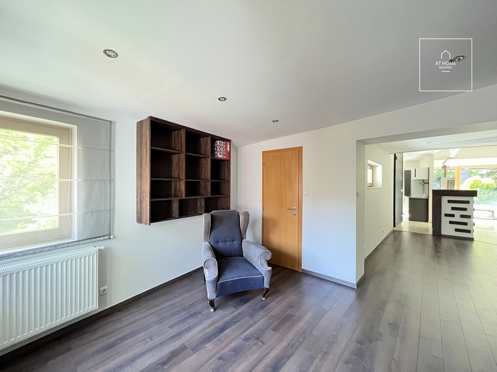 Family house with 5 bedrooms with garden and a two-car garage in Hidegkút