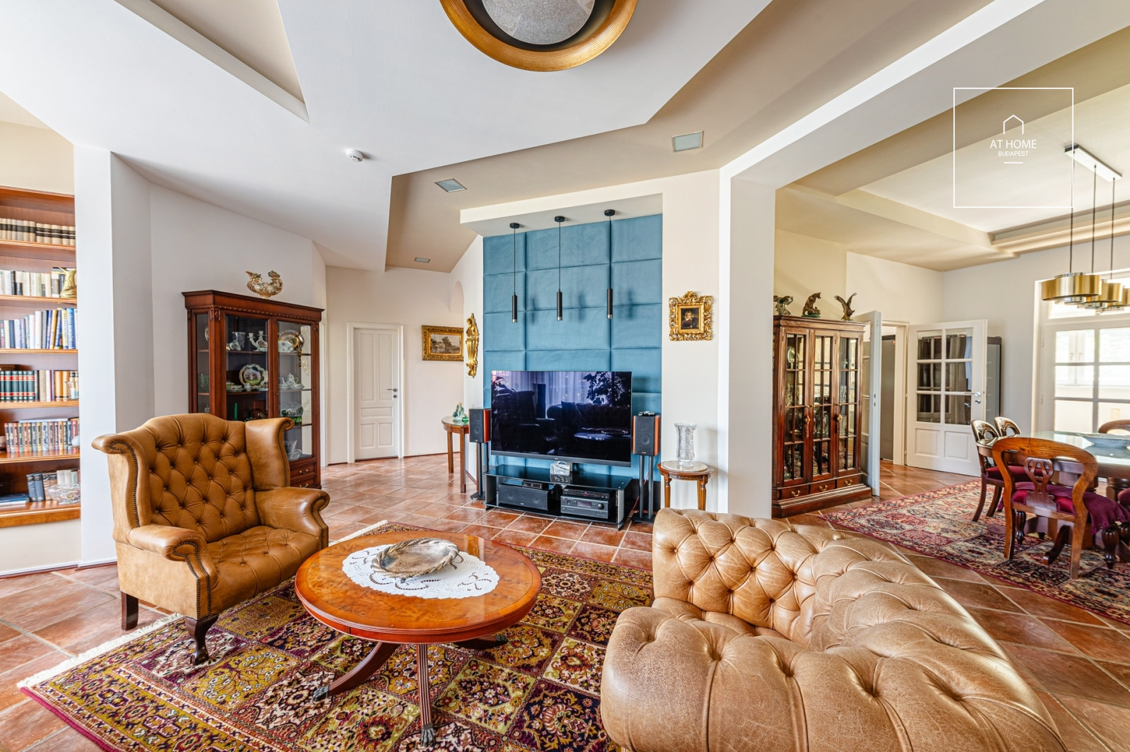 Felújított 401 nm-es panorámás háromszintes polgári villa a Gellérthegyen