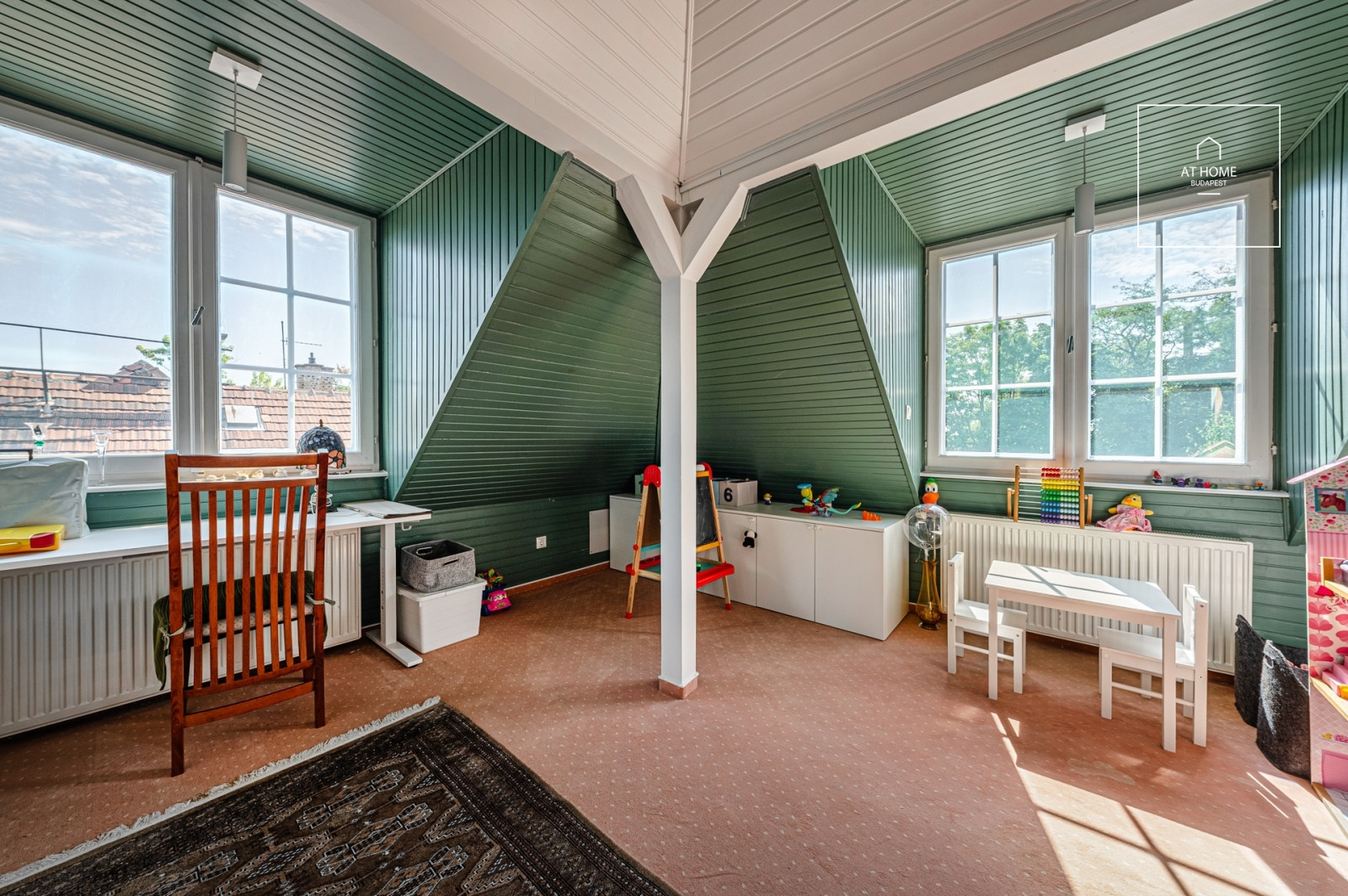 Felújított 401 nm-es panorámás háromszintes polgári villa a Gellérthegyen