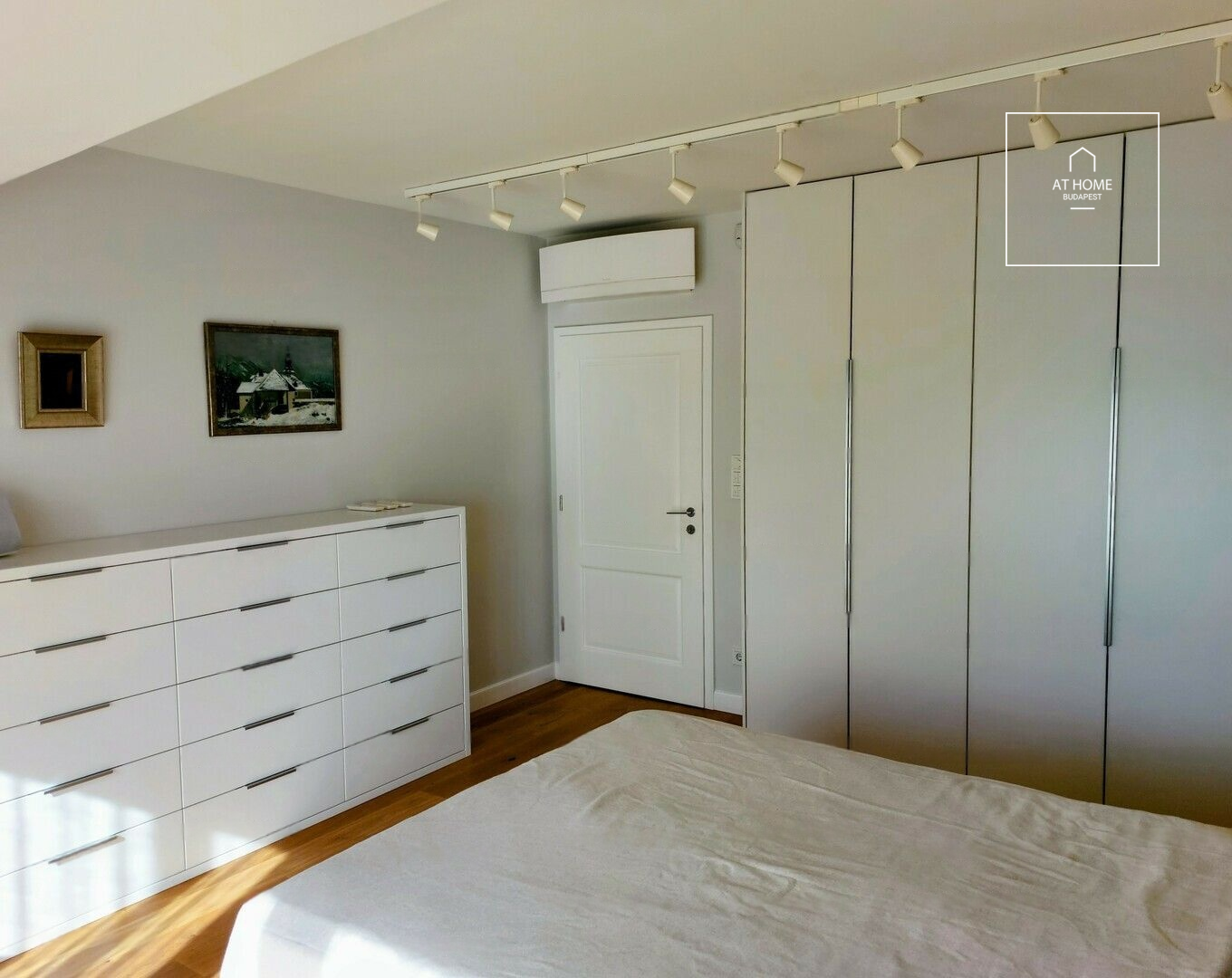 Furnished 150 sqm apartment with rooftop terrace for rent in District II, Pálvölgy