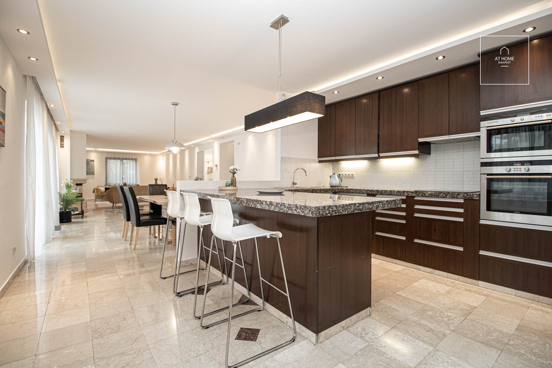 EXCLUSIVE FAMILY RESIDENCE IN KÚTVÖLGY – DISTRICT XII