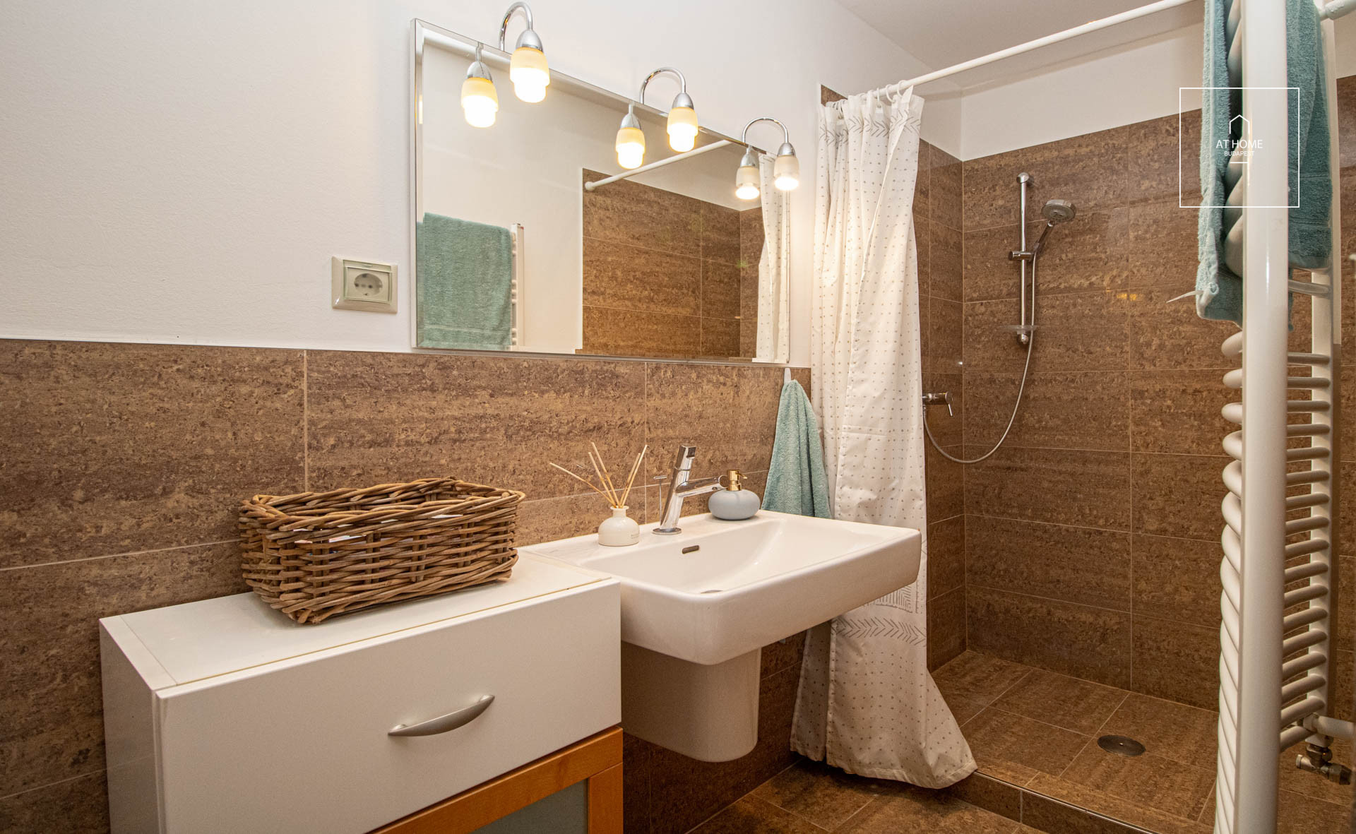 EXCLUSIVE FAMILY RESIDENCE IN KÚTVÖLGY – DISTRICT XII