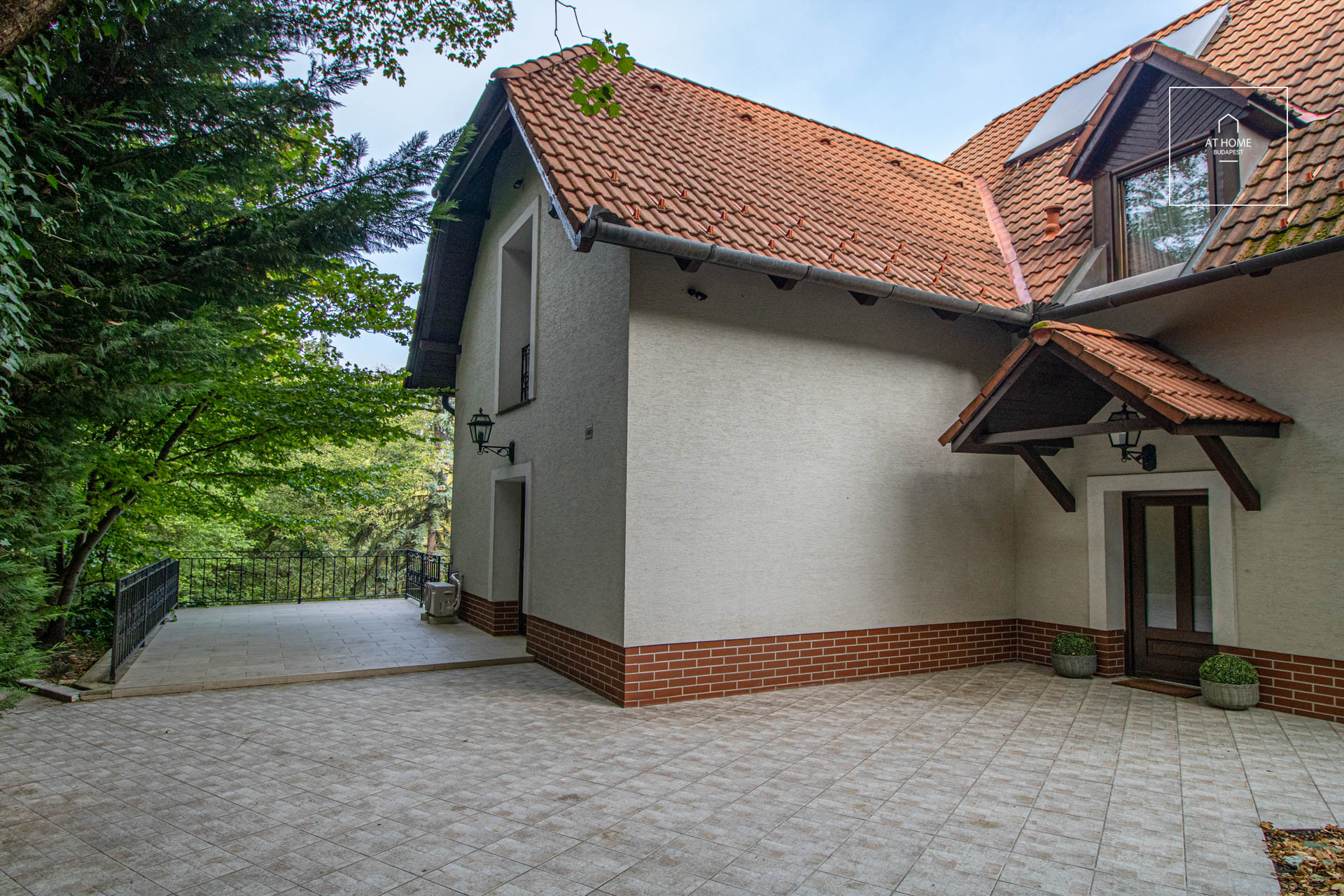 EXCLUSIVE FAMILY RESIDENCE IN KÚTVÖLGY – DISTRICT XII